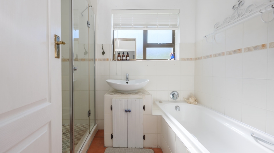 4 Bedroom Property for Sale in Oceanview Heights Western Cape